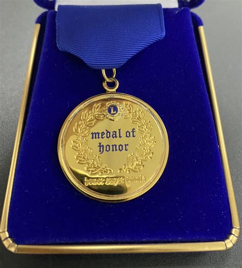 The Medal of Honor เหรียญที่ระลึกที่นายกไลออนส์สากลมอบให้ครอบครัวของผู้นำไลออนส์ที่ได้จากไป ...