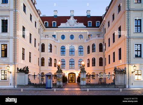 Taschenberg palace hi-res stock photography and images - Alamy