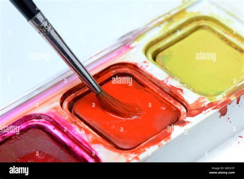 Pinsel Und Wasserfarben Stock Photo Alamy