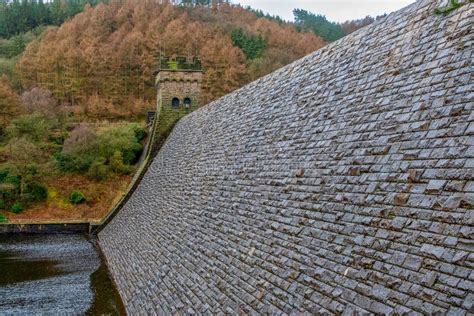 View of Derwent Dam and Reservoir, Peak District, Derbyshire, UK Stock ...