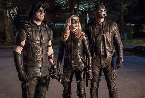 Arrow Lo Showrunner Marc Guggenheim Giustifica L Uscita Di Scena Di