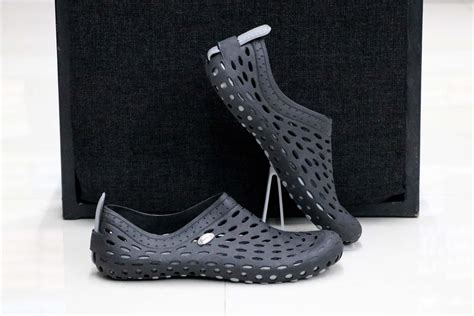 Men's Classic Sneakers Crocs Footwear - BLACK – 7 Man