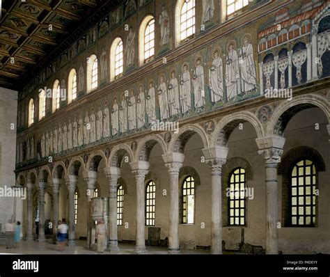 Interior De La Bas Lica De San Apolinar Nuovo Mosaicos