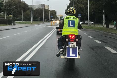 Jazda Motocyklem W Deszczu Nauka Jazdy Kat A Motoexpert Warszawa