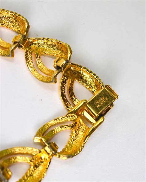 Napier Pat Pend Gold Tone Collar Necklace V Gem