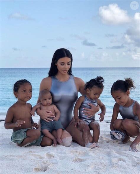 Photo Kim Kardashian Avec Ses Enfants North Saint Chicago Et