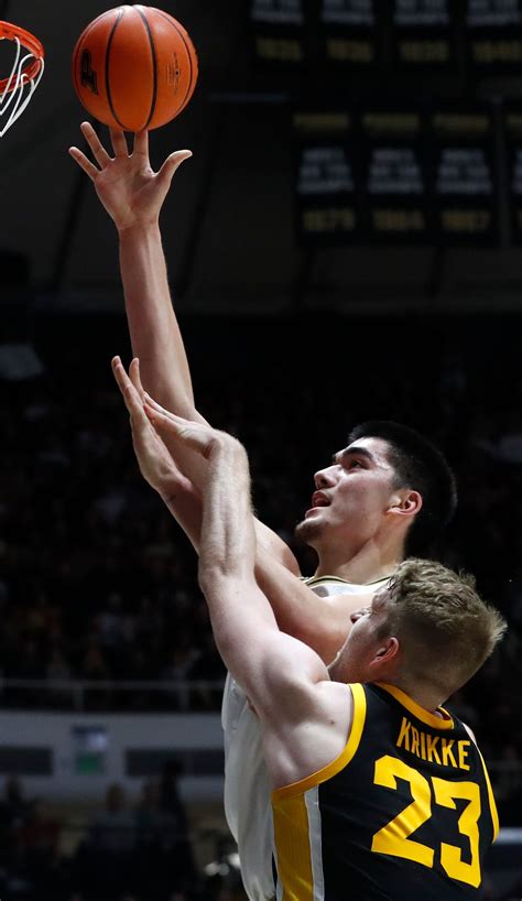 Iowa men’s basketball goes back to drawing board after humbling loss