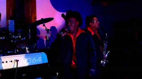 El Grupo Latinos Musical En El Parral Night Club Youtube