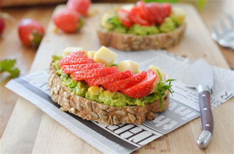 Tartines avocat fraises Gariguette Les Pépites de Noisette