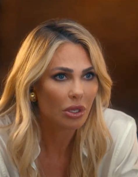 Ilary Blasi Incinta La Frase Sibillina Nel Finale Del Libro Che Stupida