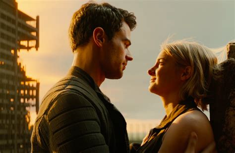 See Tris And Four Kiss In Exclusive Allegiant Clip Tris And Four