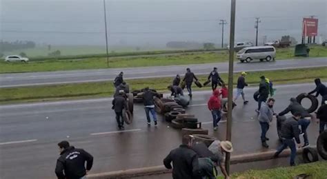 Rodovias Federais Do Paran E Santa Catarina Seguem Bloqueios