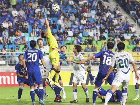 ‘신화용 선방쇼 수원 승부차기 끝에 전북 꺾고 Acl 4강행 중앙일보