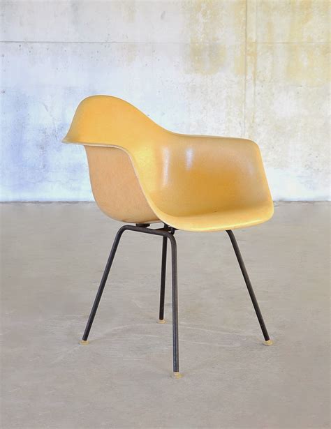 SELECT MODERN: Eames Fiberglass Shell Chair