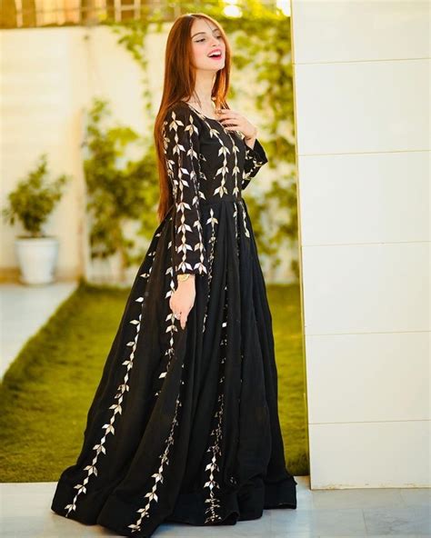 Pin By Mr Sandeep On Mahnoor Sheikh Dresses Fancy Dresses Pakistani