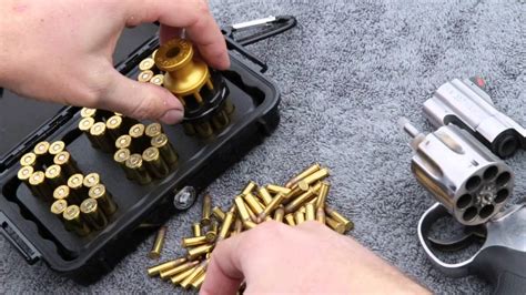 How To Use The Speed Beez Speed Loader With A Smith And Wesson 686 Plus