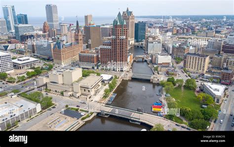 Milwaukee River, Skyline, Downtown Milwaukee, WI, USA Stock Photo - Alamy