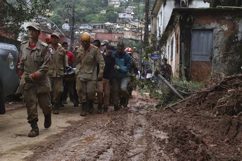 Brasil Ascienden a 94 los muertos por las inundaciones en Petrópolis