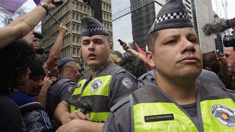 El Aliado De Bolsonaros Es Acosado Por La Izquierda Foto De Archivo