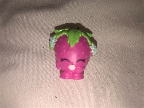 Shopkins Strawberry Kiss Pink Rare Ebay