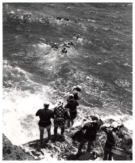 Japans Mermaid Pearl Divers In Photos 1950s Flashbak Japanese