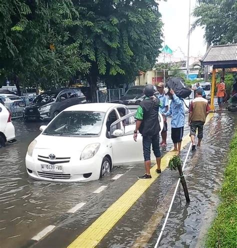 Hujan Deras Terminal Purabaya Di Sidoarjo Banjir Ini Foto Fotonya