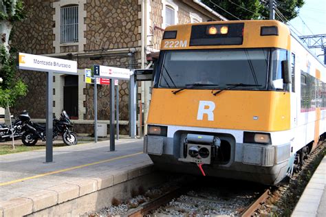 Un Tren Averiado En Arc De Triomf Provoca Retrasos En Las L Neas R R