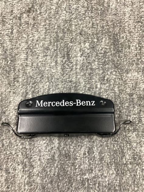 純正部品 Mercedes Benz メルセデス ベンツ フロントブレーキキャリパーカバー W166 Gle350に使用 A 000 993