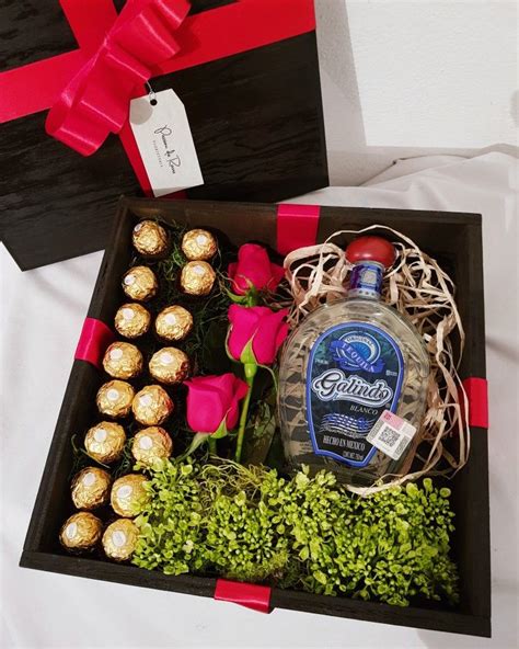 Caja De Regalo Con Botella Y Ferreros Cestas De Regalo Para Hombres