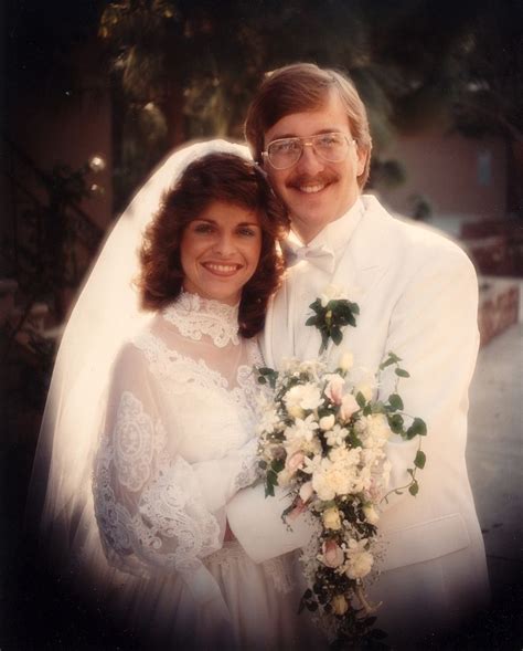 27 Of The Most Amazing 80s Weddings You Ll Ever See 80s Wedding Vintage Wedding Photos