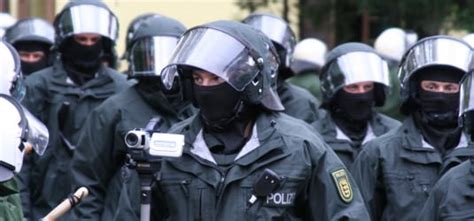 Versammlungsfreiheit Bildaufnahmen Der Polizei Bei Demos