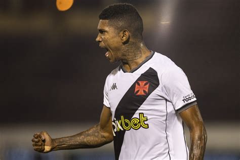 Gabigol X Raniel Cl Ssico Coloca Artilheiros Do Ano De Flamengo E