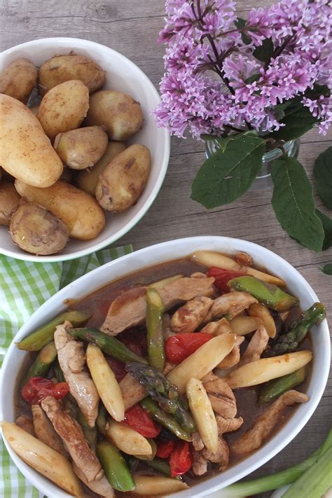 Spargel H Hnchen Pfanne Mit Neuen Kartoffeln Kartoffelwerkstatt