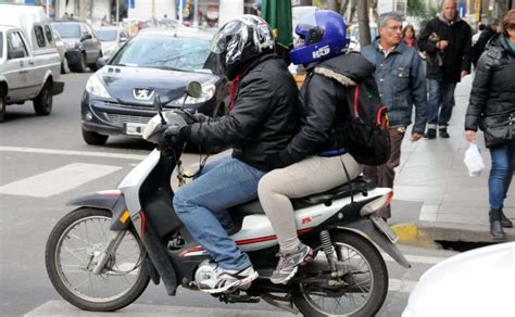 Moto Taxis En Buenos Aires Viajar Al Trabajo En Una Honda O Yamaha Ajena