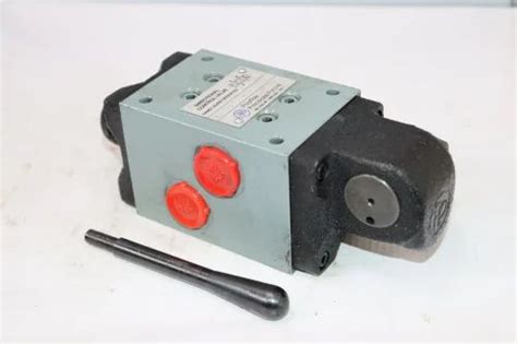 Material Cast Iron Lever Operated Directional Control Valve Size Ng