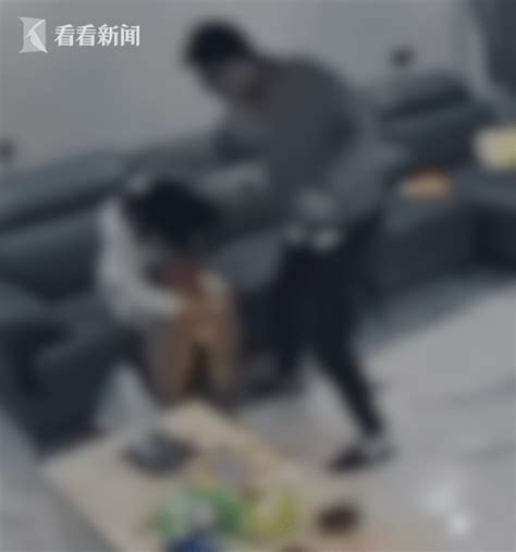 “宝宝快走开”！公司高管当孩子面家暴妻子被停职 警方通报来了高管当孩子面家暴 妻子宝宝别怕王鹏飞男子