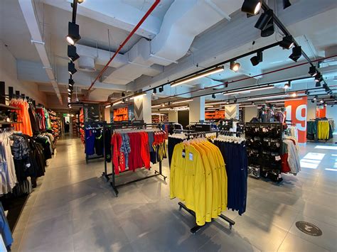 New Nike Outlet – 2:48AM – Entertaining Kuwait since 2003