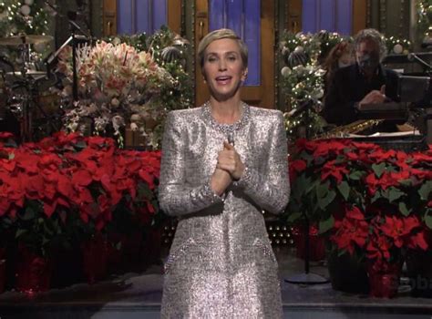 Kristen Wiig and Dua Lipa Finished SNL’s Year With a Bang - Go Fug Yourself