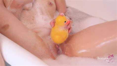 Sexy Babe Masturbates Her Pussy With A Rubber Duckie While In Bubble Bath Pornhub