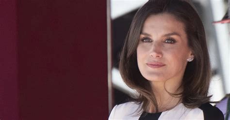 Descubrí El Look De La Semana De La Reina Letizia Blanco Negro Y Nude El Nuevo Trío Infalible