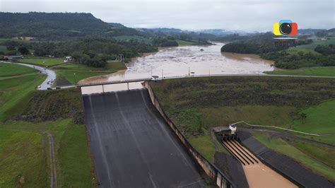 Tr Gua Das Chuvas Comporta Da Barragem Em Ituporanga Aberta