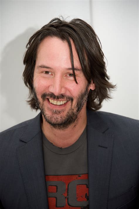 Pictures of Keanu Reeves Smiling | PS Celebrity