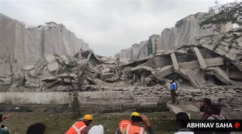 Noida Supertech Towers Demolition Removing 80 000 Tonnes Of Debris Of