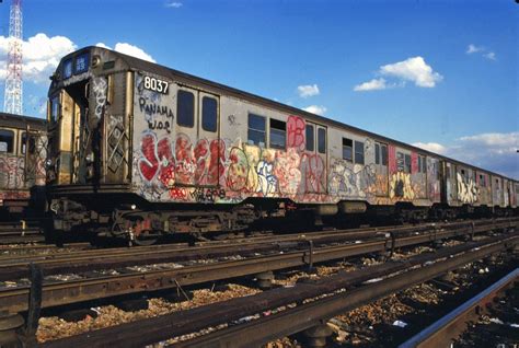 New York Subway 1970s New York Graffiti Nyc Subway New York Subway