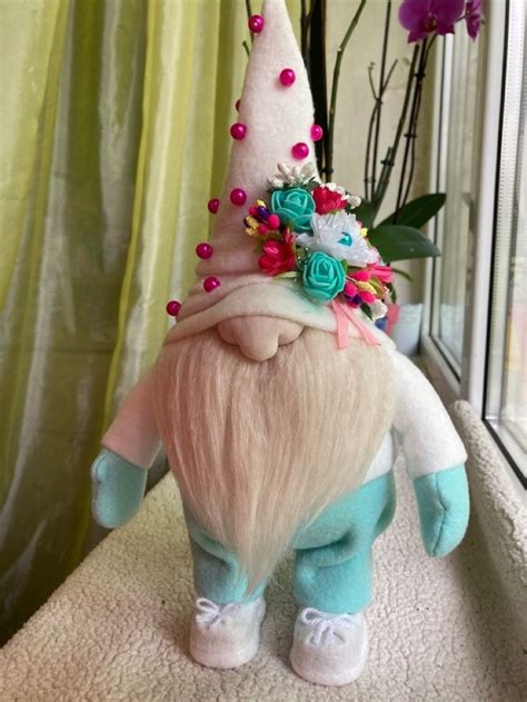 Цветочный скандинавский гном.