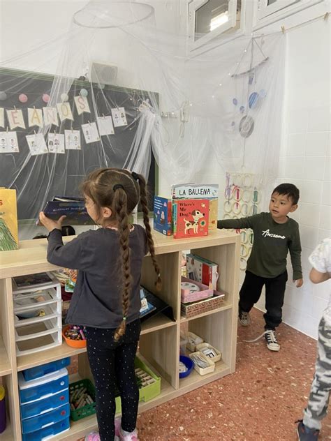 FOTOS DIA DEL LLIBRE CEIP GREGORI MAYANS I CÍSCAR MISLATA