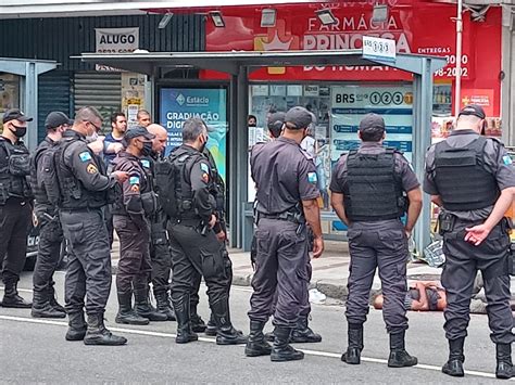 VÍDEO Tentativa de assalto na calçada de banco na Zona Sul termina