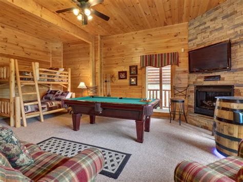 Dogs Are Welcome at These Pet-Friendly Cabins in Tennessee | Vacasa