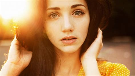 Face Brunette Emily Rudd Women Closeup Looking At Viewer Model