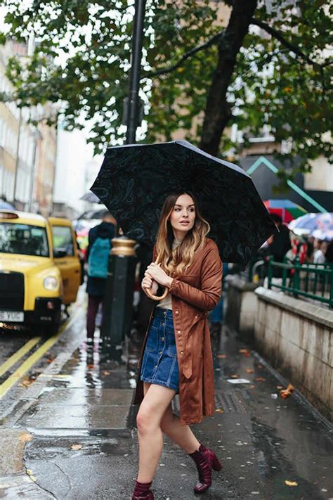 The 5 Pieces To Help You Transition Into Fall Rainy Day Outfit Rainy